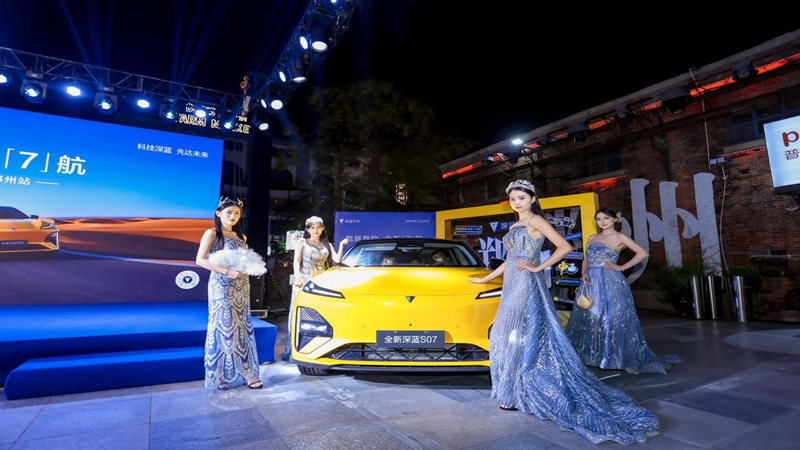 15万级标配华为乾崑豪华SUV，全新深蓝S07上市15.69万元起