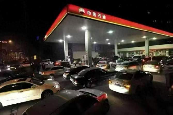 油价重回“9元时代”，比亚迪插混省油省钱更省心